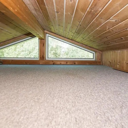 6 Person In Fano-by Traum