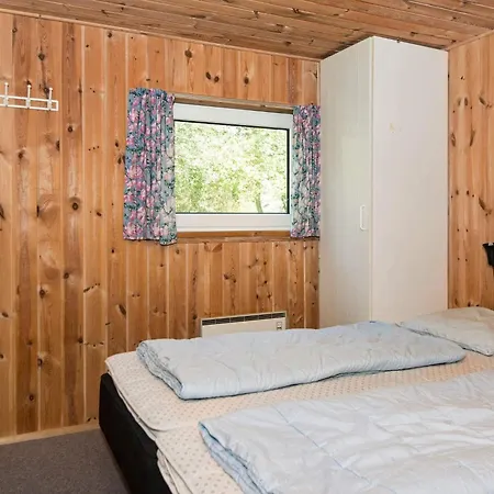 6 Person In Fano-by Traum *