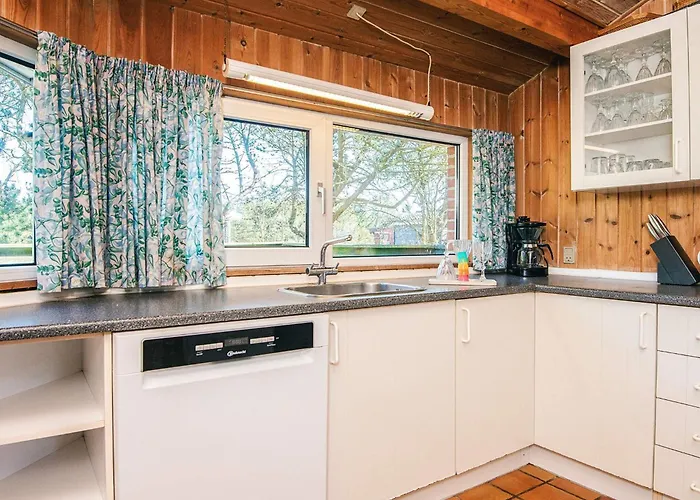 6 Person In Fano-by Traum