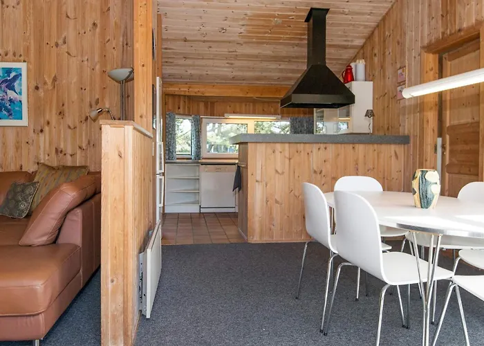 6 Person In Fano-by Traum *