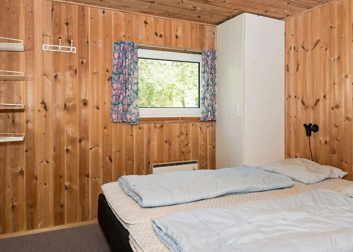 6 Person In Fano-by Traum *