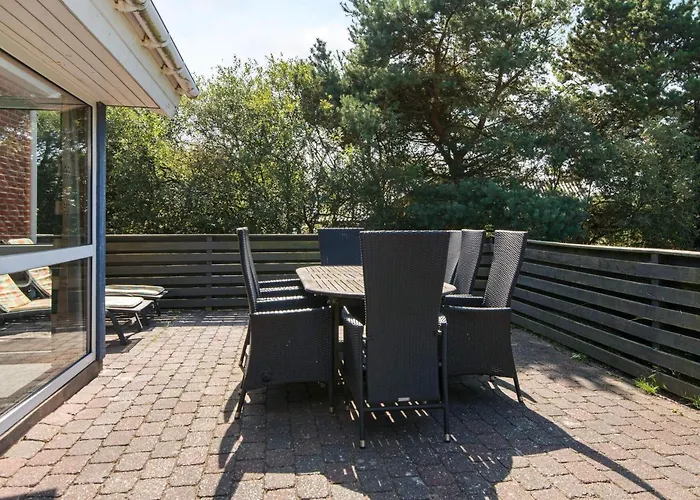 6 Person In Fano-by Traum