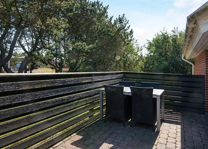 6 Person In Fano-by Traum